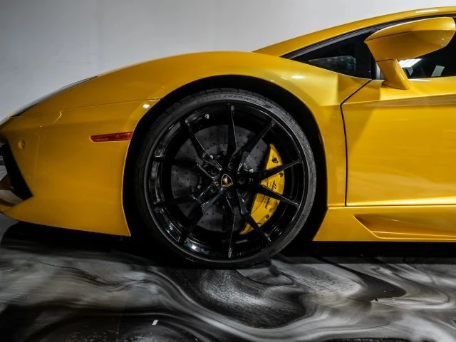 2013 Lamborghini Aventador LP700-4 - Image 17 of 21