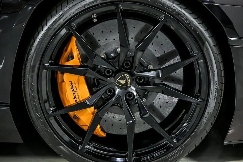 2013 Lamborghini Aventador LP700-4 - Image 16 of 21
