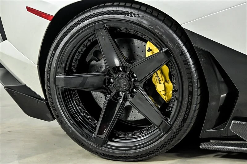 2013 Lamborghini Aventador LP700-4 - Image 12 of 31