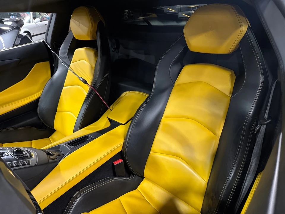 2013 Lamborghini Aventador LP700-4 - Image 6 of 10