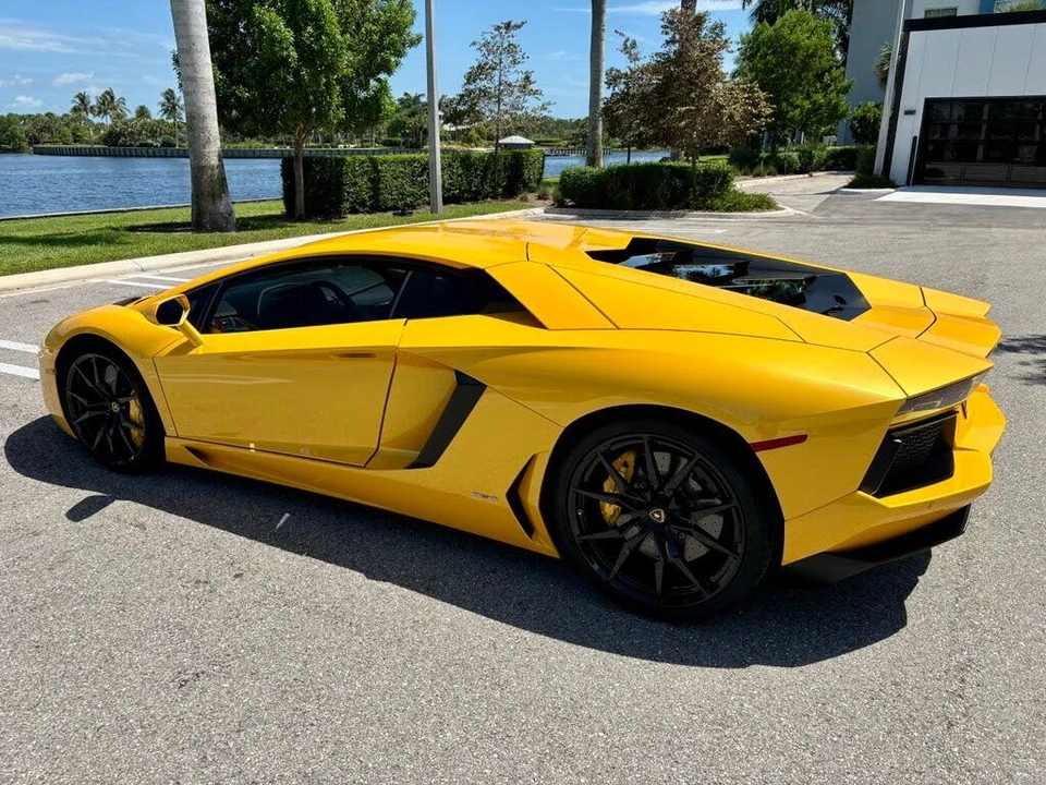 2013 Lamborghini Aventador LP700-4 - Image 9 of 28