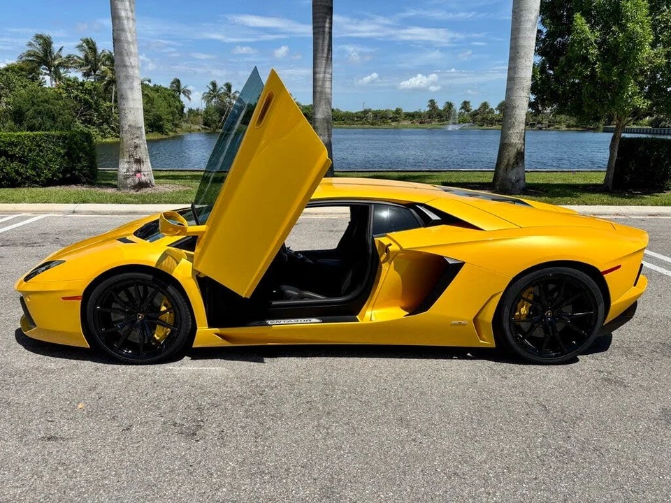 2013 Lamborghini Aventador LP700-4 - Image 11 of 28
