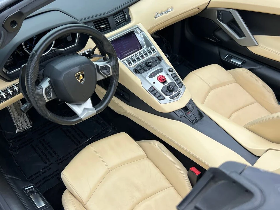 2013 Lamborghini Aventador LP700-4 - Image 24 of 31