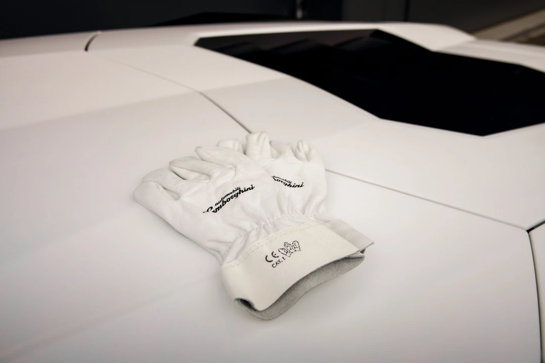 2013 Lamborghini Aventador LP700-4 - Image 18 of 31
