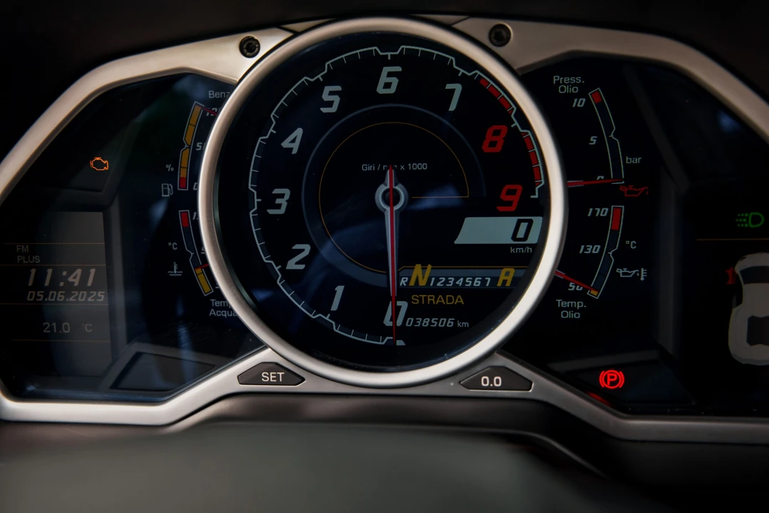 2013 Lamborghini Aventador LP700-4 - Image 22 of 31