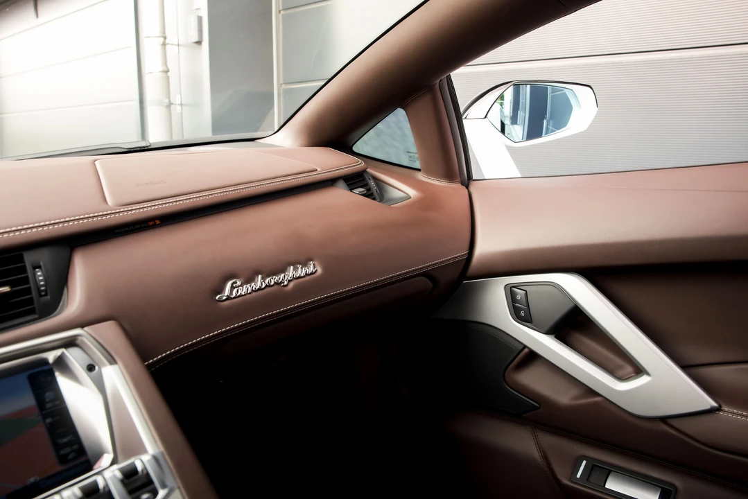 2013 Lamborghini Aventador LP700-4 - Image 24 of 31