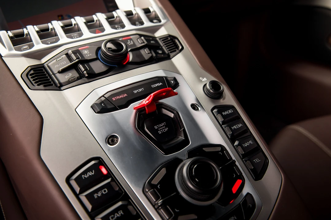 2013 Lamborghini Aventador LP700-4 - Image 20 of 31