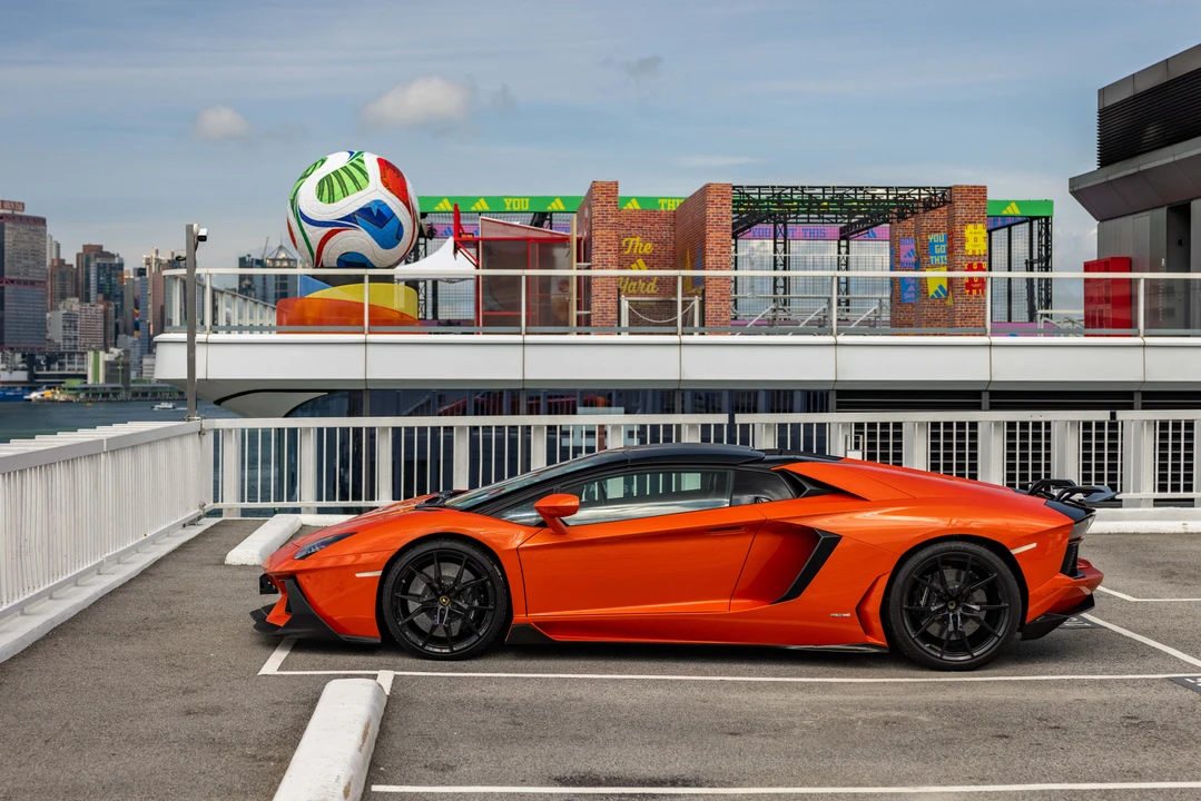2013 Lamborghini Aventador LP700-4 Roadster - Image 7 of 31