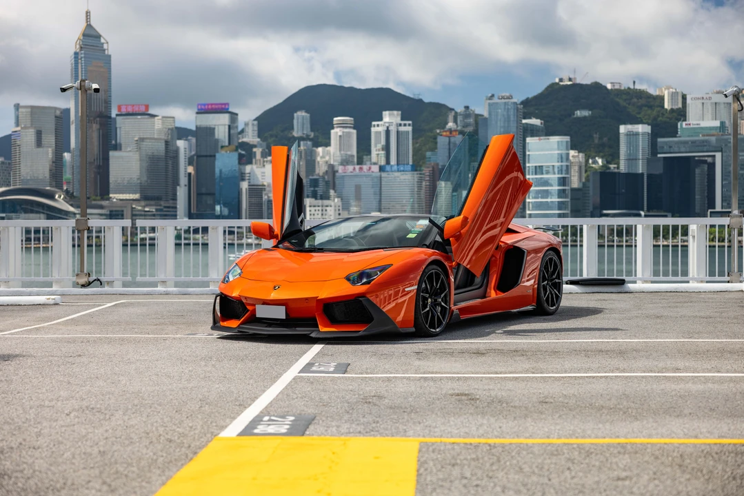 2013 Lamborghini Aventador LP700-4 Roadster - Image 11 of 31