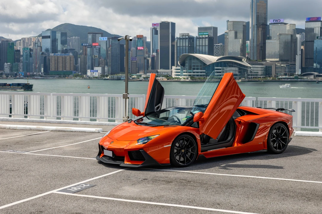 2013 Lamborghini Aventador LP700-4 Roadster - Image 12 of 31