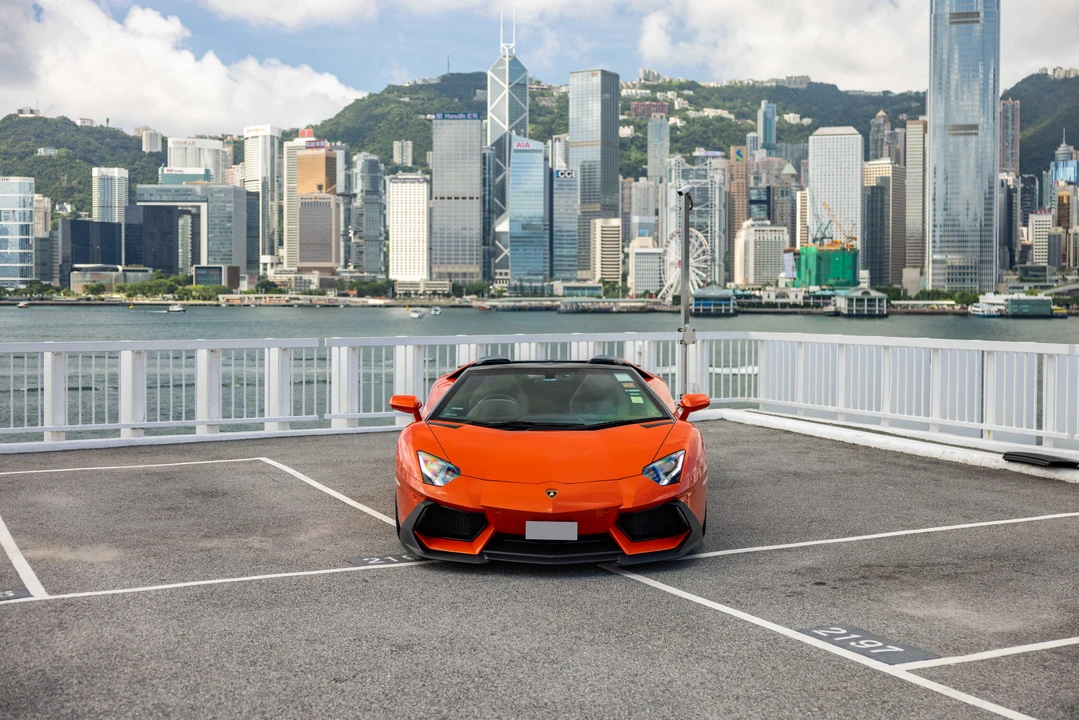 2013 Lamborghini Aventador LP700-4 Roadster - Image 2 of 31