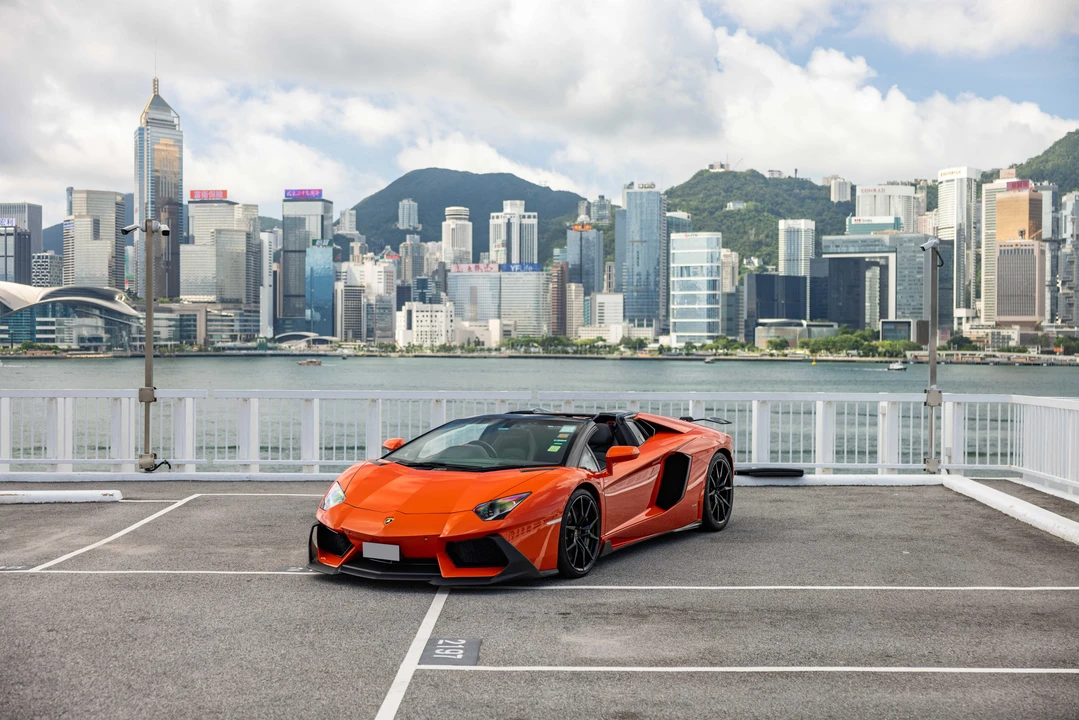 2013 Lamborghini Aventador LP700-4 Roadster - Image 8 of 31