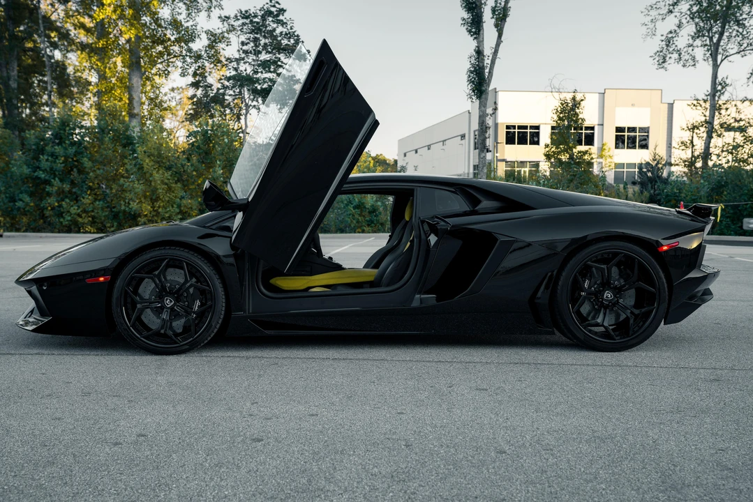 2013 Lamborghini Aventador LP700-4 - Image 15 of 31