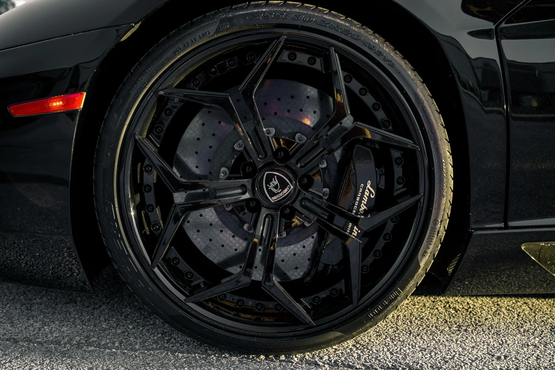 2013 Lamborghini Aventador LP700-4 - Image 29 of 31