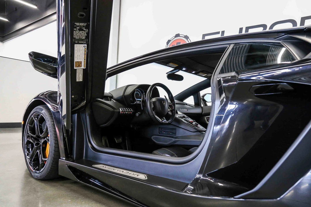2013 Lamborghini Aventador LP700-4 - Image 23 of 31