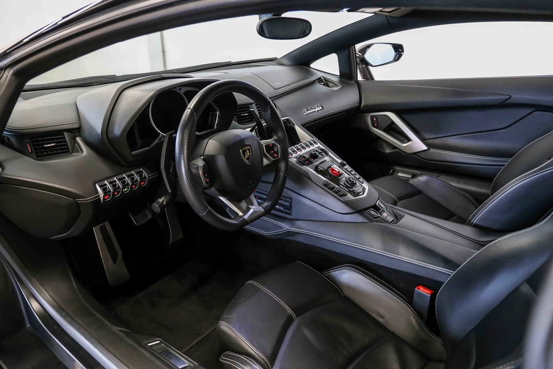 2013 Lamborghini Aventador LP700-4 - Image 3 of 31