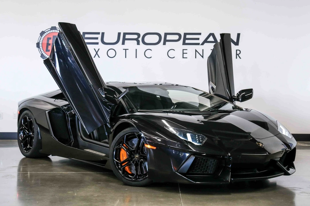 2013 Lamborghini Aventador LP700-4 - Image 2 of 31