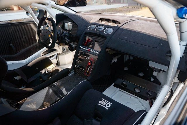 2013 Lamborghini Gallardo LP570-4 Super Trofeo Stradale - Image 28 of 31