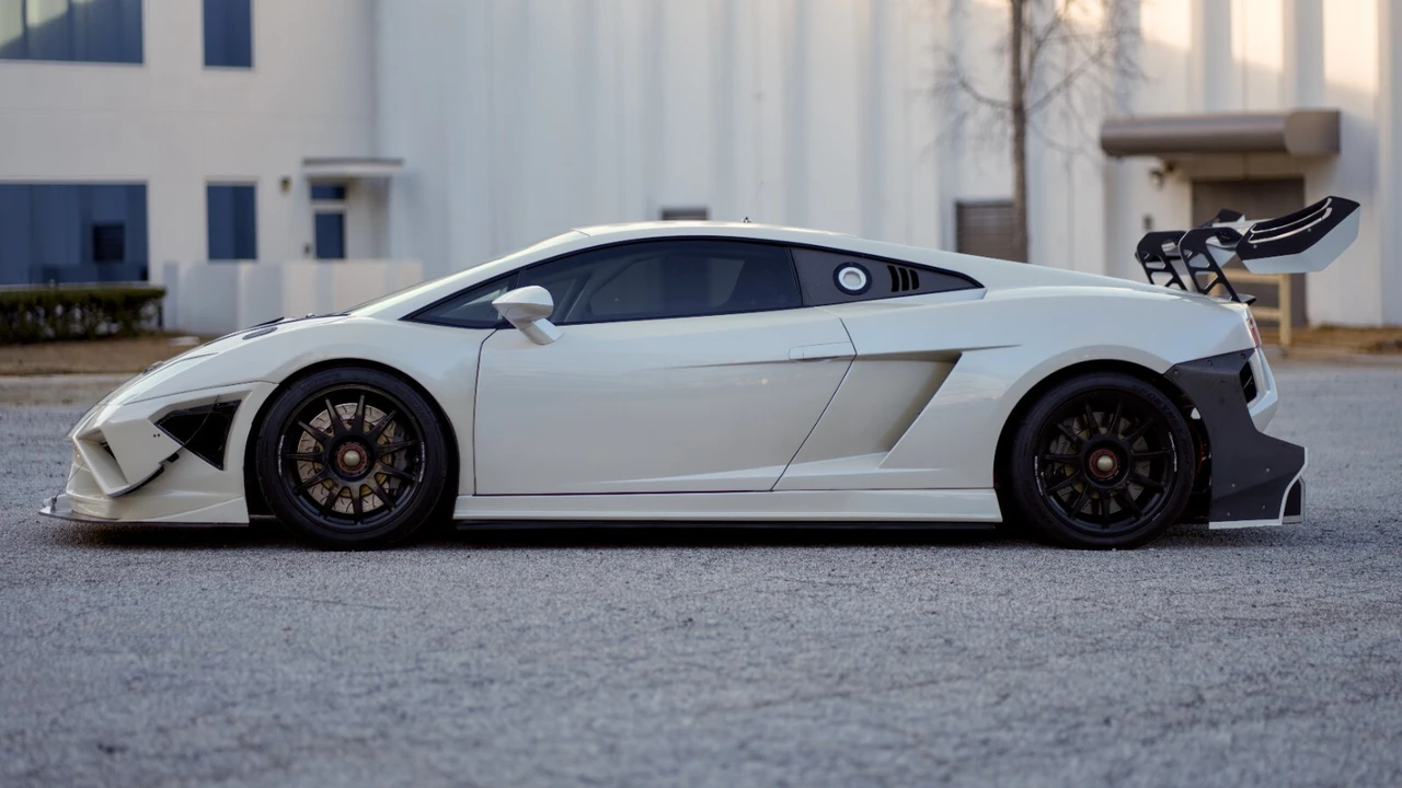 2013 Lamborghini Gallardo - Image 2 of 31