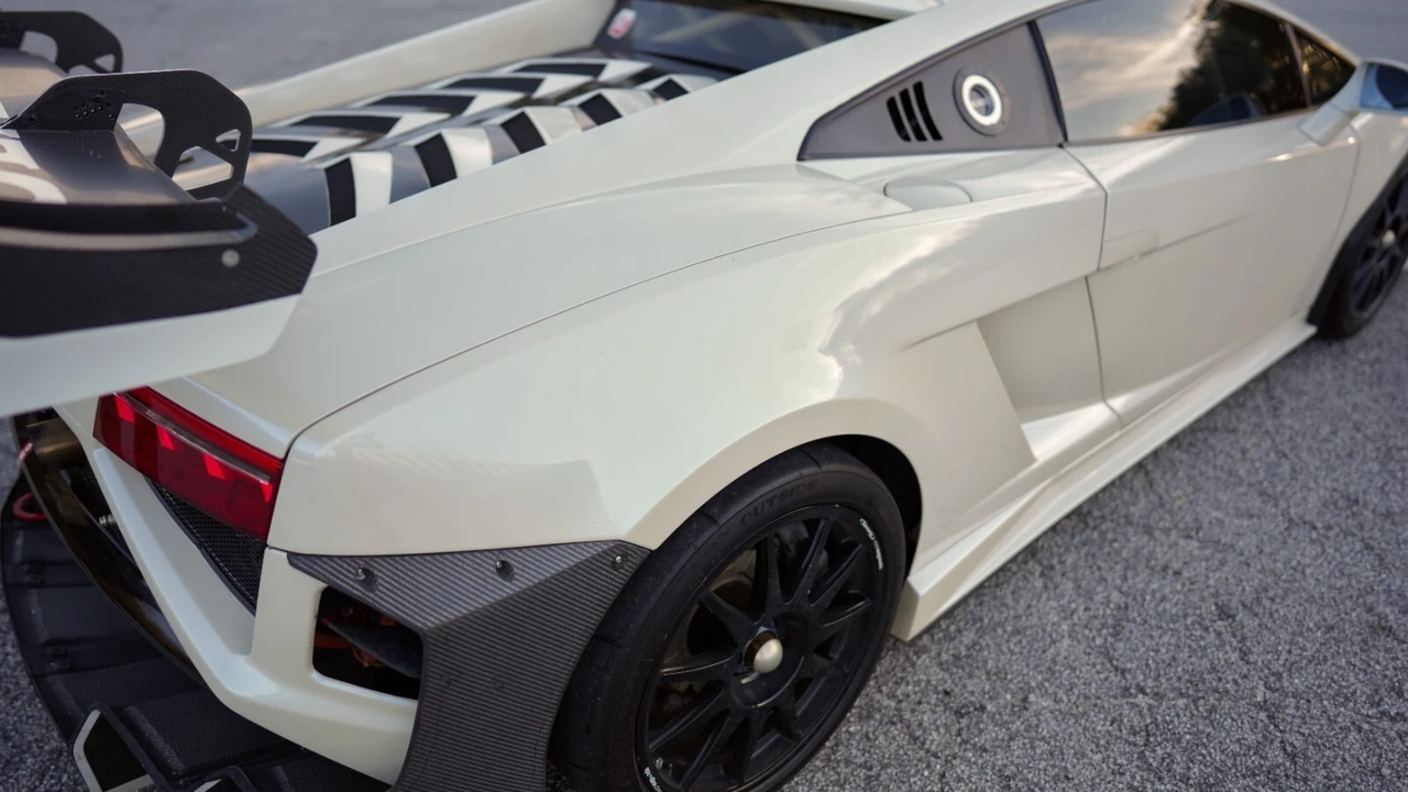 2013 Lamborghini Gallardo - Image 13 of 31
