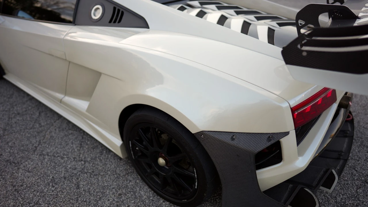 2013 Lamborghini Gallardo - Image 12 of 31