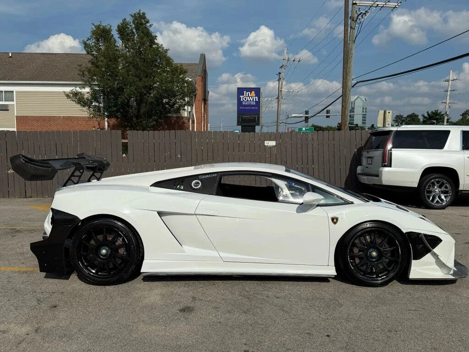 2013 Lamborghini Gallardo - Image 23 of 28