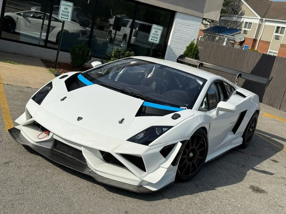 2013 Lamborghini Gallardo - Image 2 of 28