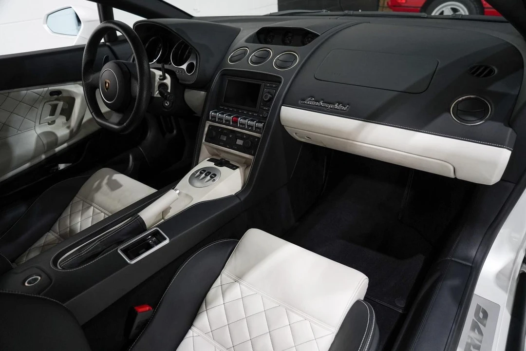 2013 Lamborghini Gallardo - Image 16 of 21