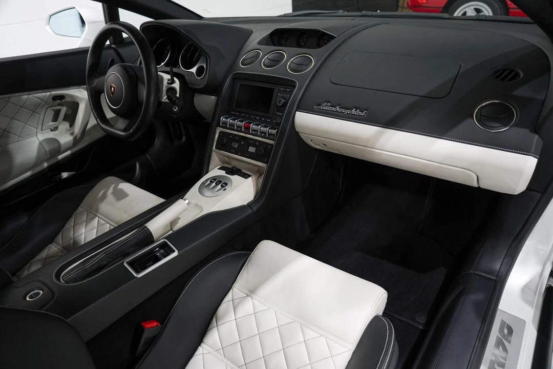 2013 Lamborghini Gallardo - Image 16 of 21