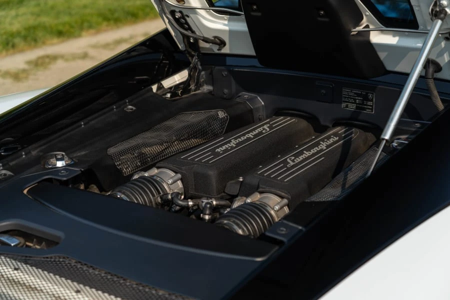 2013 Lamborghini Gallardo - Image 16 of 17