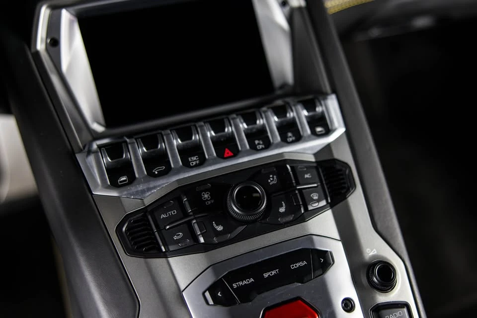 2013 Lamborghini Aventador LP700-4 - Image 12 of 19