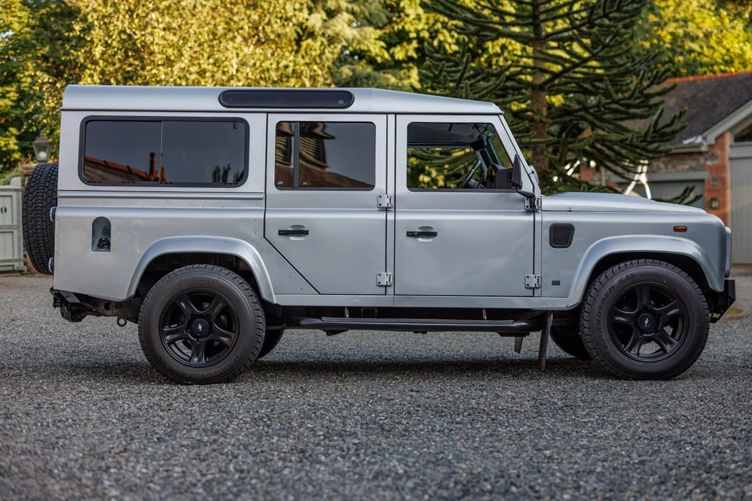 2013 Land Rover Defender 110 - Image 21 of 30