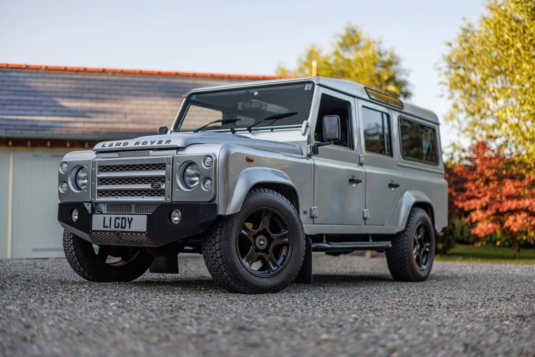 2013 Land Rover Defender 110 - Image 6 of 30