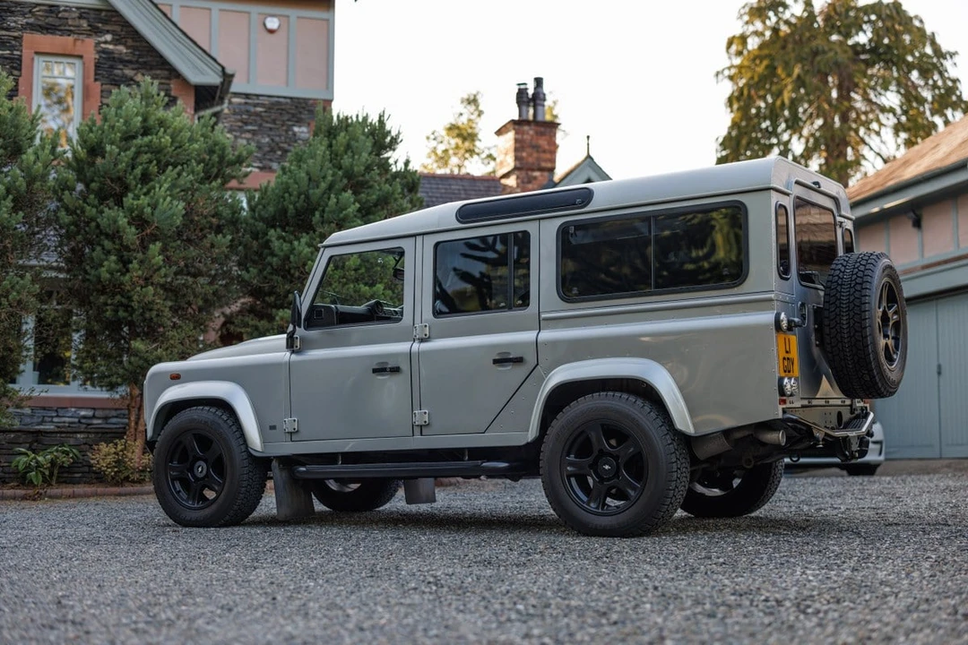 2013 Land Rover Defender 110 - Image 25 of 30