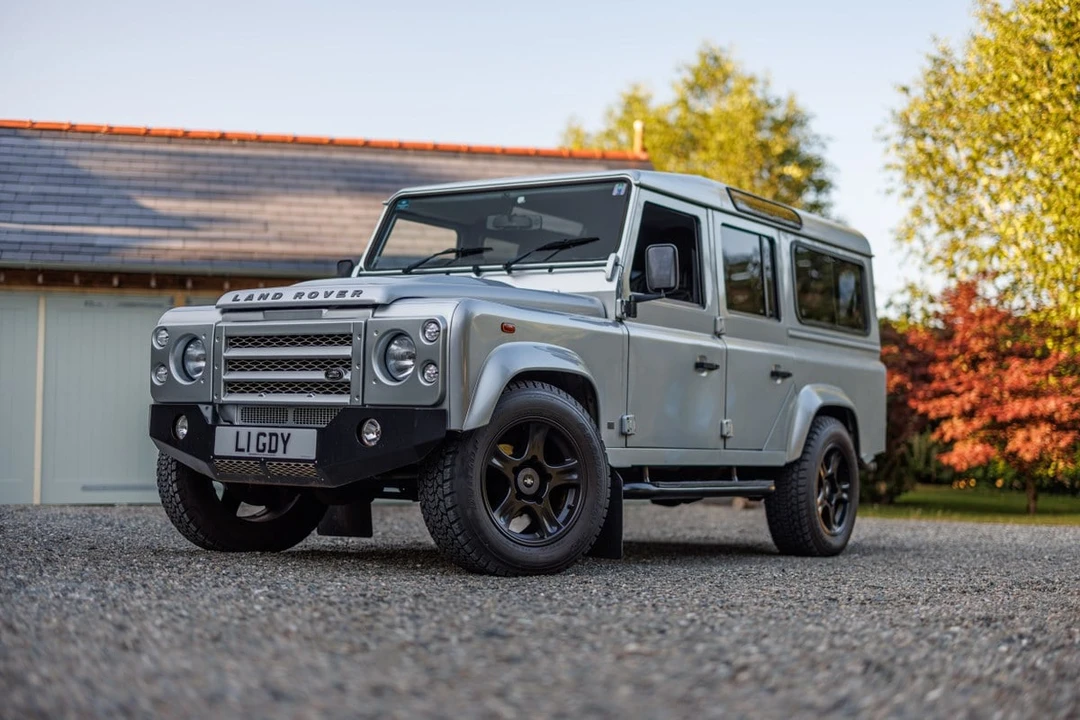 2013 Land Rover Defender 110 - Image 5 of 30