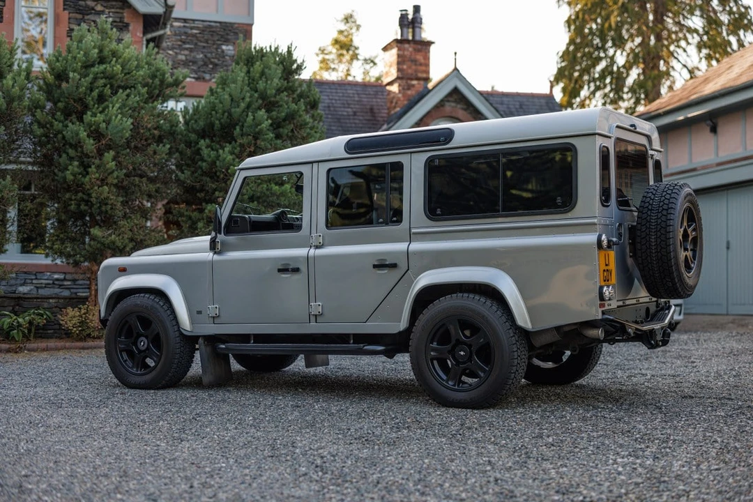 2013 Land Rover Defender 110 - Image 24 of 30