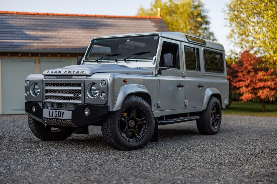 2013 Land Rover Defender 110 - Image 9 of 30