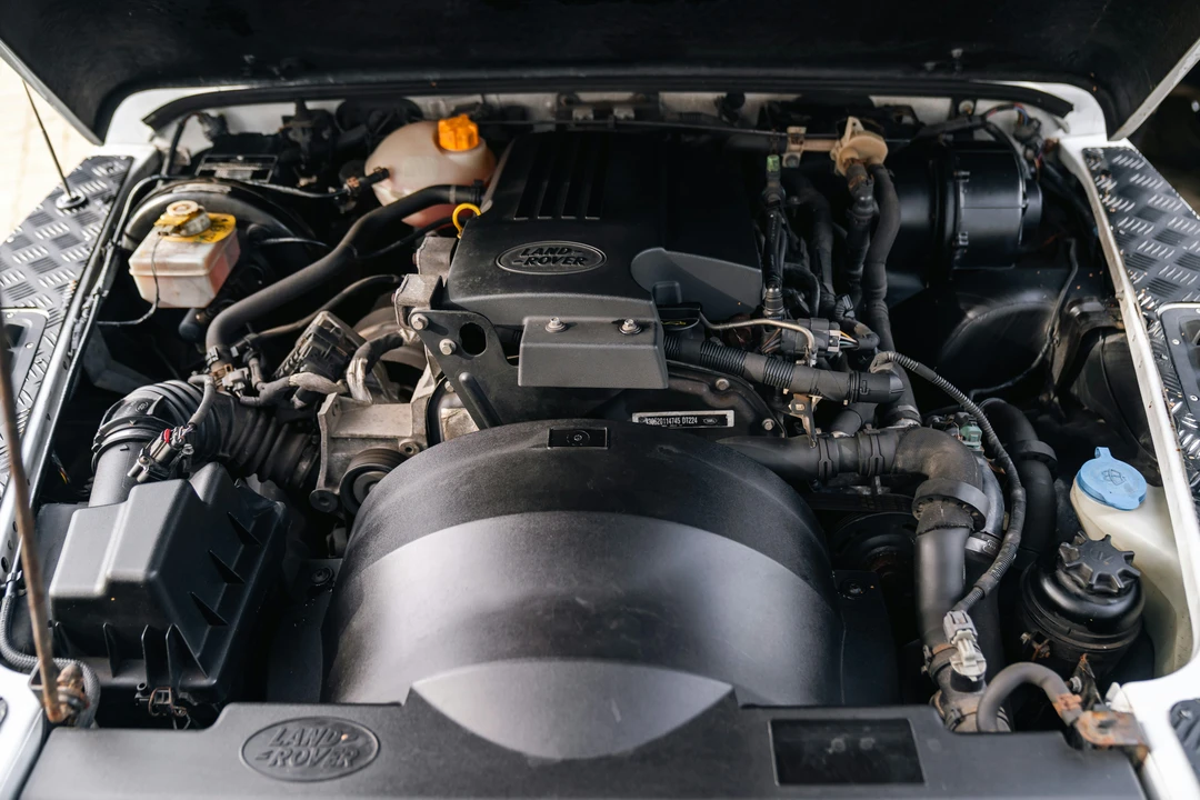 2013 Land Rover Defender 110 - Image 7 of 21