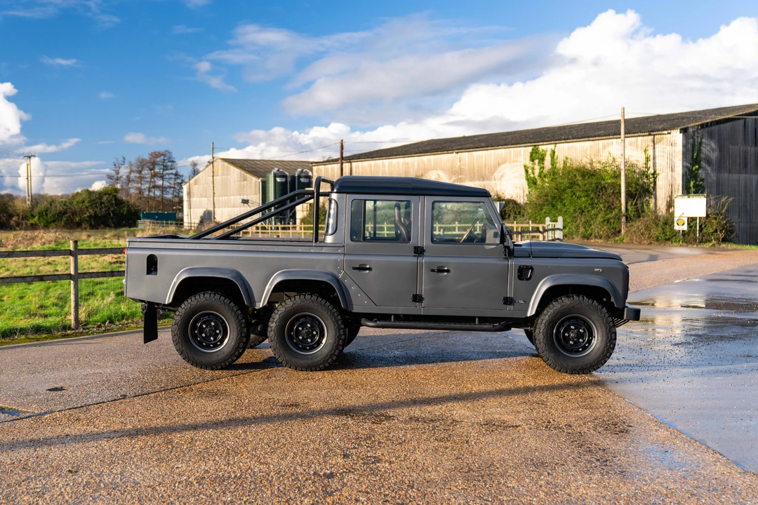 2013 Land Rover Defender 110 - Image 5 of 31