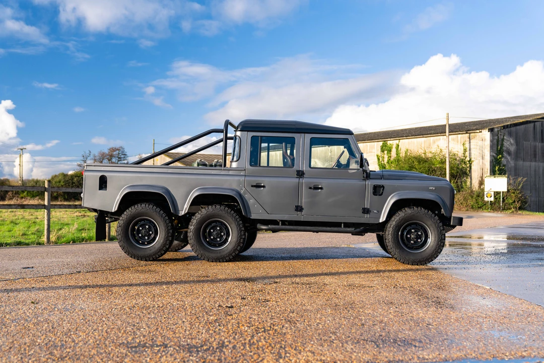 2013 Land Rover Defender 110 - Image 4 of 31