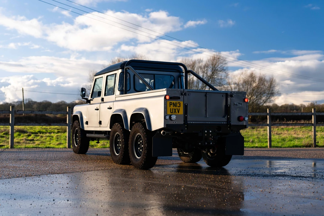 2013 Land Rover Defender 110 - Image 7 of 31