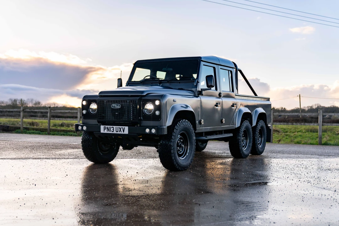 2013 Land Rover Defender 110 - Image 9 of 31