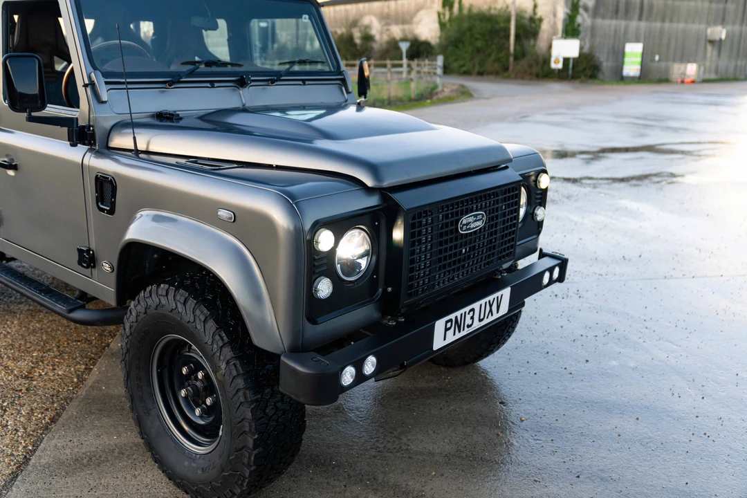 2013 Land Rover Defender 110 - Image 14 of 31