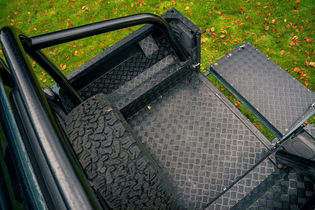 2013 Land Rover Defender 110 - Image 17 of 31