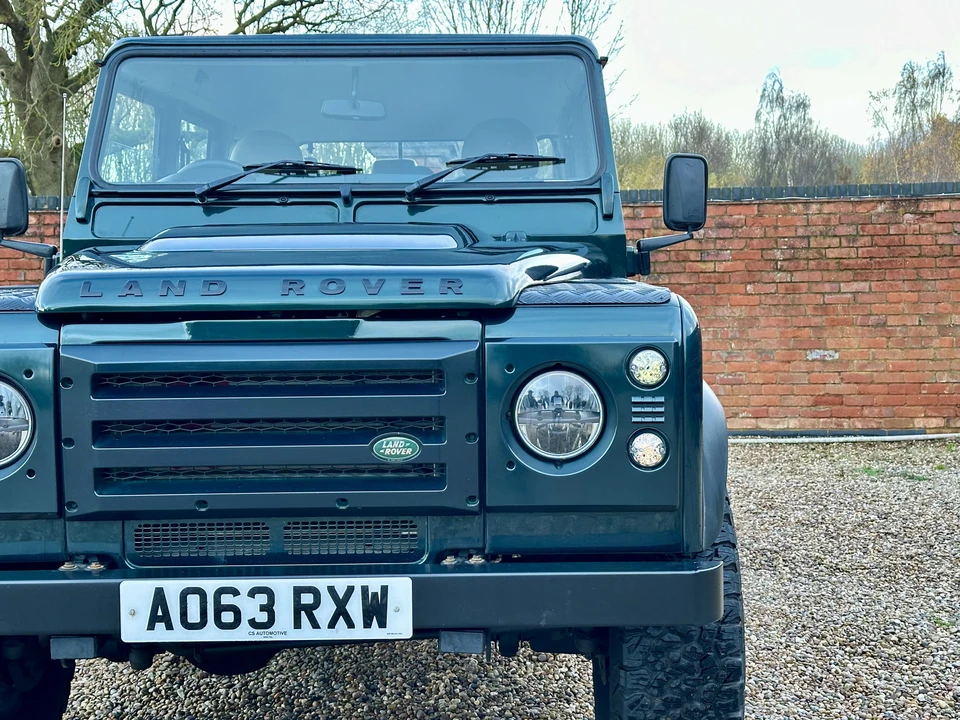 2013 Land Rover Defender 110 - Image 19 of 31