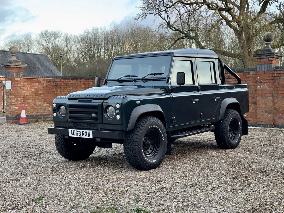 2013 Land Rover Defender 110 - Image 15 of 31