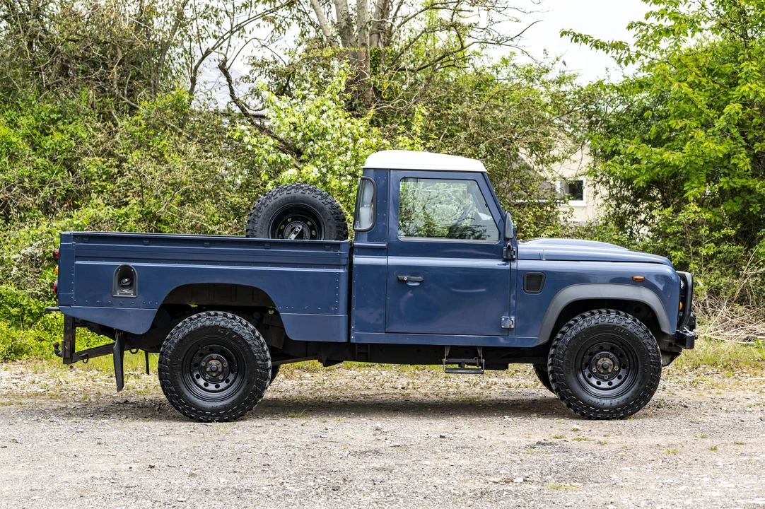 2013 Land Rover Defender 110 - Image 4 of 31