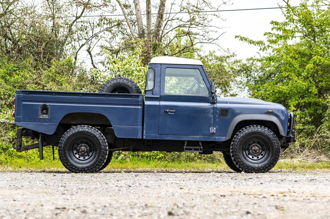 2013 Land Rover Defender 110 - Image 12 of 31