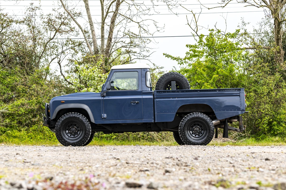 2013 Land Rover Defender 110 - Image 16 of 31
