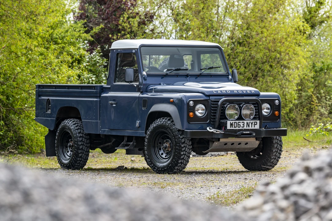 2013 Land Rover Defender 110 - Image 11 of 31